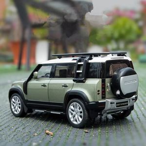 1/18 Range Rover Defender SUV modèle de voiture en alliage moulé sous pression en métal véhicules tout-terrain modèle de voiture Simulation sonore et lumineuse enfants jouet cadeau 240104