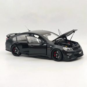 Échelle 1/18 pour HSV GTSR W1 Phantom Black Ouvrir complètement les portes Diecast Models Collection de voiture Auto Cadeau 240402