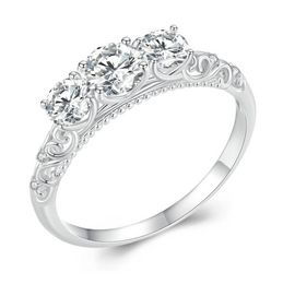 1.1CTTW Bague ronde plaquée platine Moissanite pour femme D Couleur VVS1 EX Lab Diamant Bague de fiançailles en argent sterling 925