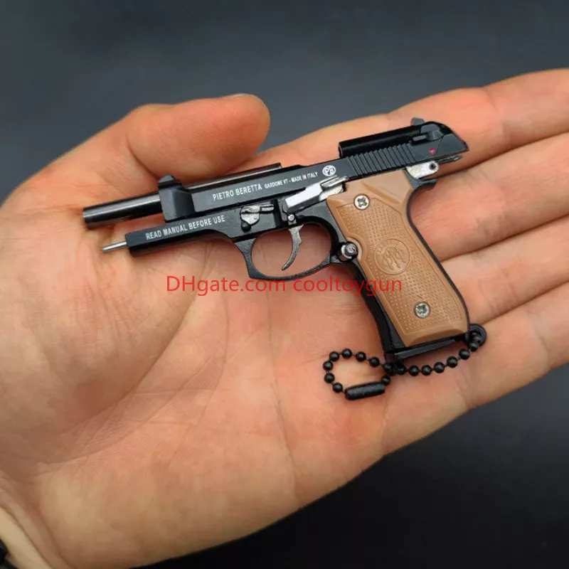 1: 3 M92 Сплав сплав с сплава игрушечный пистолет модель съемный изысканный металлический мини -мини -брелок выглядит настоящая фальшивая коллекция пистолета Fidget Toy Gifts для взрослых мальчиков подарки на день рождения