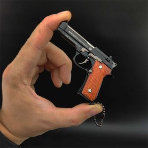 1 3 Solid Wood Handgreep M92F Metal Keychain Model Toy Gun Miniature Alloy Pistol Collection Toy Gift Pendant T230816