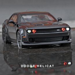 1 32 Dodge Challenger Hellcat Redeye Muscle Muscle Muscle Modèle Sound et Light Childrens Toy Collectibles Cadeau d'anniversaire 240409