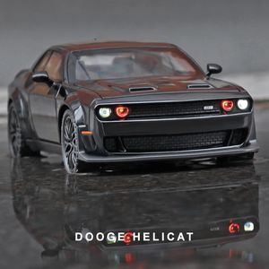 1 32 Dodge Challenger Hellcat Redeye Alloy Muscle Car Model geluid en lichte kinderjaren Collectibles Verjaardagsgeschenk 240430