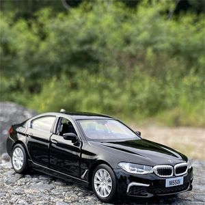 1:36 M5 M550i modèle de voiture M2 M4 alliage moulé sous pression véhicules jouets Collection en métal cadeau pour enfants 220418