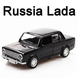 1 36 Rusia Avtovaz Modelos de autos de juguete Lada Metal Metal Aleya retrocede ROVA CAST CAR 13 CM con 2 puertas Boy Kids Birthday Gifts 240402