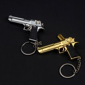 1: 4 Mini Silver/Gold Desert Eagle Pistol Guns Modellen Toy Cool Bag Hangers Legering Pistool Keychain Ring Fake Gun Afneembare speelgoedjongen Verjaardagsgeschenken 050
