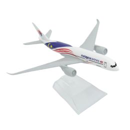 1 400 Malaisie A350 Airlines Replica Metal Aircraft Modèle Miniature Diecast Aviation Collection 240408