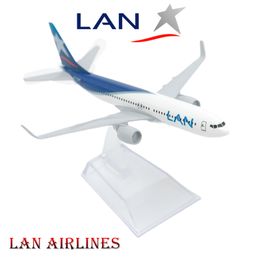 1/400 Schaal Chili LAN LATAM Airlines Vliegtuigen Model Luchtvaart Diecast Miniatuur Vliegtuig Speelgoed voor Kinderen Jongens Verjaardagscadeau 220707