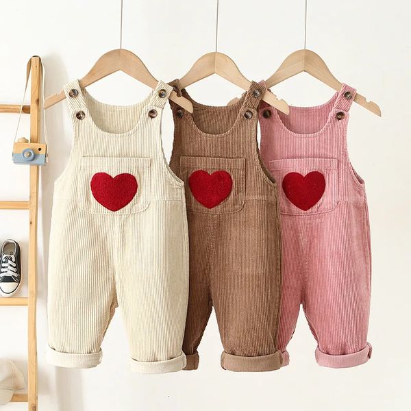 1-4Y Primavera Niños Ropa de bebé Corazón Bordado Bebé Niños Niñas Pantalones Babero Monos sólidos Pana Casual Suspender Outwear 240108