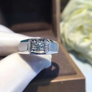 Winkel aanbevolen herenring 1CT Lab Moissanite Diamond Square Shape Boutique Ring Setting voor hoendengagement met een certificaat