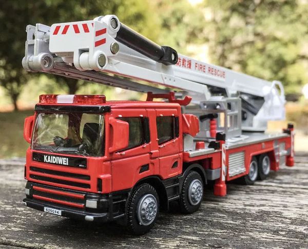 1 50 en alliage d'ingénierie Véhicules à haute simulation Fire Fire Firedder grimpant Car Children S