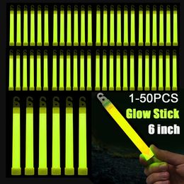 1-50pcs Glow bâtons avec le crochet de fluorescence de 6 pouces pour la randonnée de la randonnée en extérieur d'urgence de concert de concert de fête de fête 240422