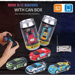 1:58 Control remoto MINI RC Coche con batería Coche de carreras PVC Latas Pack Machine Drift-Buggy Bluetooth Radio controlado Juguete Kid LJ200919