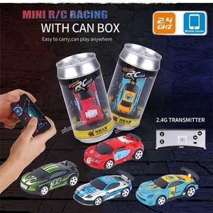 1:58 Télécommande MINI RC Car Batterie de voiture de course PVC Cans Pack Machine Drift-By Bluetooth R Contrôlé Toy Kid 211029