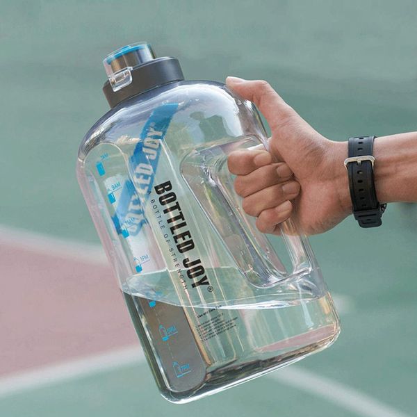 Botella de agua embotellada Joy Fitness de 1,5 l, botella deportiva de gran capacidad con vasos prácticos para beber hervidos