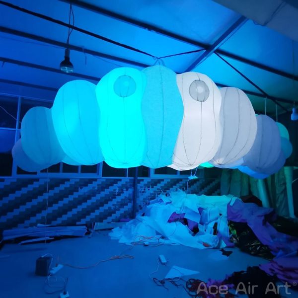 Modèle de flocon de neige blanc gonflable suspendu de 1,5 m / 2 m / 2,5 m de diamètre avec lumière LED colorée Choses naturelles pour la décoration d'événements / promotion / activités fabriquée en Chine