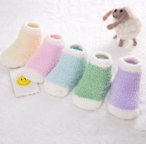 1-5 jaar oude kinderen winter koraal fleece baby sokken effen kleur baby sokken baby slaap antislip sokken point lijm multicolor