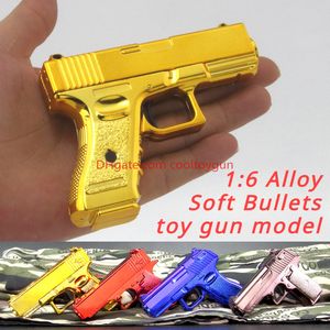 1: 6 Colt Desert Eagle G17 Toy Gun Model Mini Alloy Pistool Goud voor volwassenen Metal Collection Boys Gifts Outdoor CS Prop Game Prop Fidgets Toys Toys