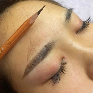 1 Show de arte lápiz de cejas profesional maquillaje de ojos artista impermeable salvaje lápiz de cejas línea diseño raíz Shezi cosmético 240305
