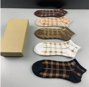 1 boîte = 5 paires de haute qualité femmes hommes designer chaussettes de basket-ball hommes mode compression thermique cheville genou athlétique sport chaussette RTUEDTJE