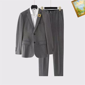 # 1 Diseñador Moda Hombre Traje Blazer Chaquetas Abrigos para hombres Estilista Carta Bordado Manga larga Fiesta informal Trajes de boda Blazers # 33