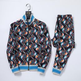 1 Survêtements pour hommes Designer Mens TrackSuit Luxe Hommes Sweatsuits à manches longues Classique Mode Poche Courir Casual Homme Vêtements Tenues Pantalon Veste Deux Pièces ZP29