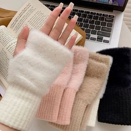 1 paire de gants en peluche chauds d'hiver pour femmes, gants demi-doigts élastiques et doux imitant les gants à la mode pour filles tricotés en vison 231027