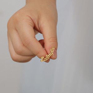 1 paire Nom personnalisé Custom Bringle pour enfant Gift Gold Mini Boucles d'oreilles Stud For Girl Name Name Stud for Kids Christmas Gift 240418