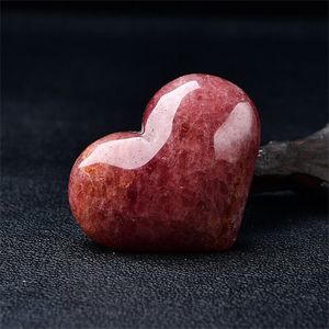 1 paire de cadeau de spécimen de guérison en cristal minéral de quartz de coeur de fraise rouge