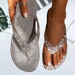 1 paire de pantoufles femmes été string sandales strass pantoufles talon plat tongs plage sandales été pantoufles 240321