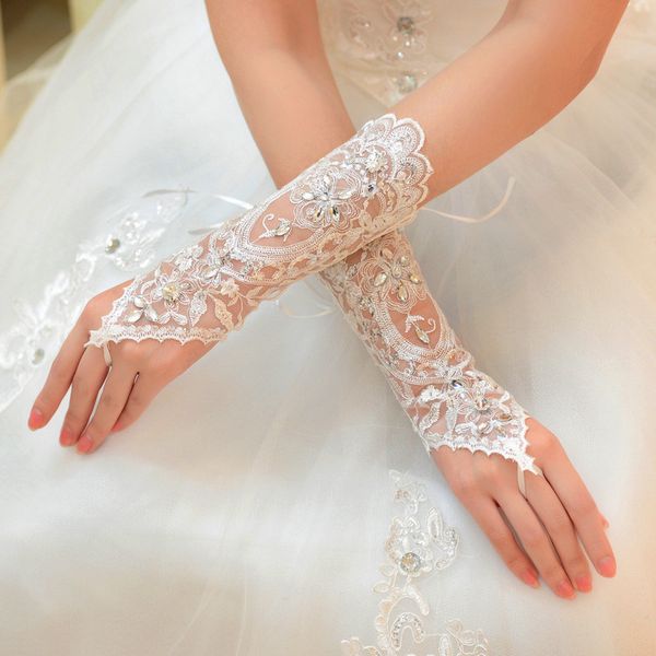 1 par de guantes de novia blancos/rojos/Beige, elegantes guantes de encaje blanco con diamantes de imitación de párrafo corto, hermosos accesorios de boda
