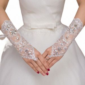 1 paire blanche à court de gants aciés de robe de mariée