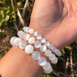1 PC Fengbaowu Natural Selenite armband Witte ronde kralen Reiki Healing Stone sieraden Geschenk voor vrouwen Men 240410