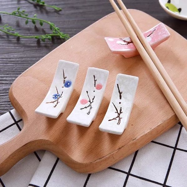 1 PC Japanese Plum Blossom Ceramic Chopstick Supplies Creative Kitchen Suministros de cuidado del palillo para el hogar Care