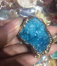 1 stuk Ruwe Druzy Blauwe Agaat Cluster Geode Slice Hanger verzilverde ketting natuurlijk wit kristal kwarts Voor genezing Charms1506894