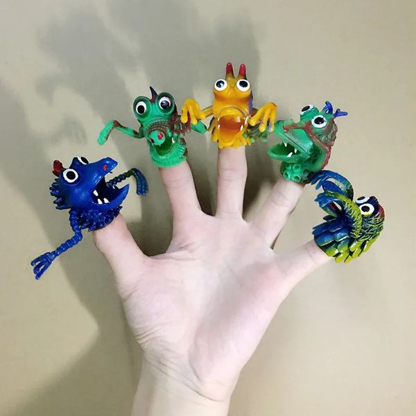 1 Réglez l'étrange simulation de simulation de femelle animale accessoires TPR TPR Small Monster Hand Puppet Finger Puppet Toys 231227