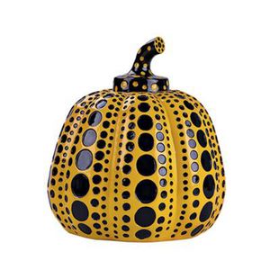 10 * 10cm Mini Objets Décoratifs Kusama Yayoi Citrouille Artiste Japonais Sculpture Moderne Polka Dot Art Décorations Pour La Maison Bureau Arts Artisanat Mariage Cadeau De Noël