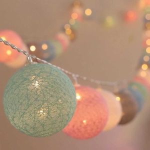 10/20/30 LED guirlandes lumineuses boules de fil de coton décoration de la maison lampe pour fête mariage couleur guirlande lumineuse décorations de noël Y0720