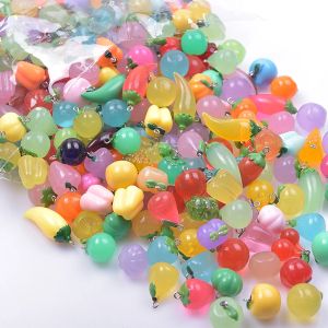 10/20/30 Willekeurige mix Acryl -groentefruit Charms voor sieraden maken voorraden chili hanger charme diy oorbellen ketting bulk