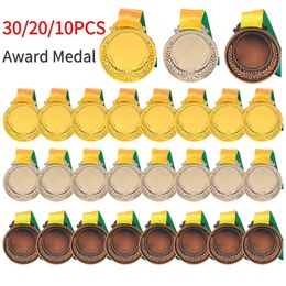 10/20/30pcs Gold Silver Bronze Award Médaille Revewing Outdoor Sport Football Competition Prix Médaille pour Kids Souvenir Gift 240422