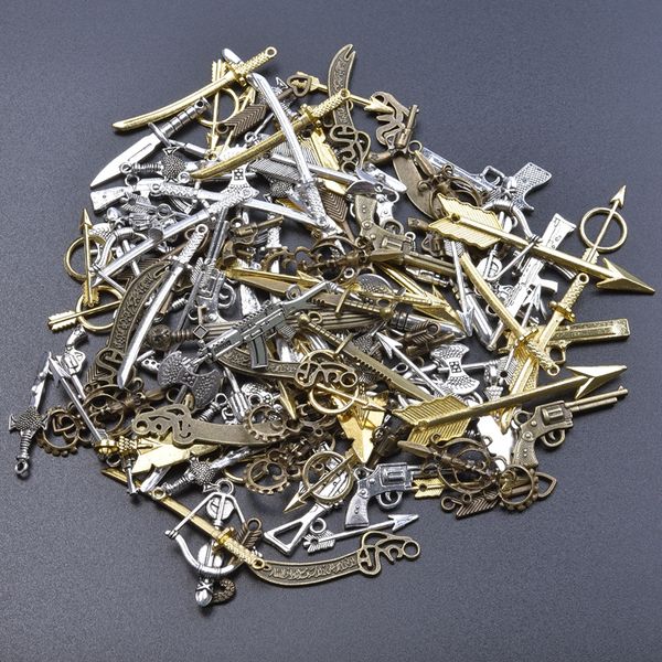 10/20 / 30pcs Metal Metal Sword Axe Gun Charmes pour les bijoux de fabrication de bijou