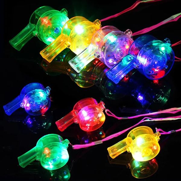 10-60pc LED Light Up Whistle Glow Whistles clignotant Noisemaker Whistles Collier Glow dans la fête d'anniversaire de mariage sombre 240430