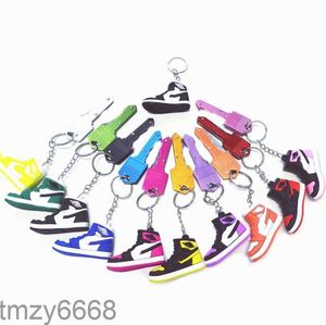 10 couleurs Designer 3D Silicone Sneaker Porte-clés avec couteau de clé de défense multicolore Hommes Femmes Bague de haute qualité Chaussures de mode Porte-clés et outil d'extérieur 80RY