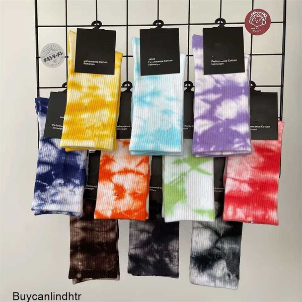10 colores Diseñador Tie Dye Medias Accesorios Mantenga cálido Estilo callejero Calcetines largos de algodón estampados para hombres Mujeres Calcetín hasta la rodilla con etiquetas