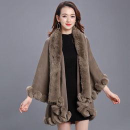 10 colores Cárdigan de invierno Capa Faux Faux Rabbit Fur Collar Out Street Women Cape Capas Dos capas de largo Poncho Ciénico Caída suelta