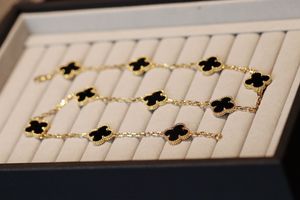 10 bloemenontwerpers ketting voor vrouwen v-gold klaver hanger kettingen topkwaliteit gouden klassieke designer ketting bruiloft sieraden met doos