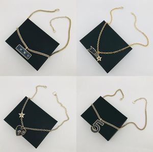10 Colliers pendentifs de marque de luxe médiévale Colliers de pendentif en émail en émail en émail géométrique