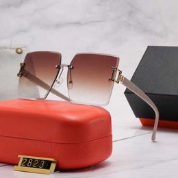 10 % de réduction sur les nouvelles lunettes de soleil de créateurs de luxe pour hommes et femmes 20 % de réduction sur la famille Emma Fashion Box Large Frame Frameless Live