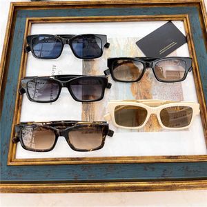 10 % de réduction sur les nouvelles lunettes de soleil de créateurs de luxe pour hommes et femmes