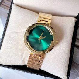 10% de réduction Watch Watch Full Women Style Luxury avec un groupe de métal en acier Clock 135